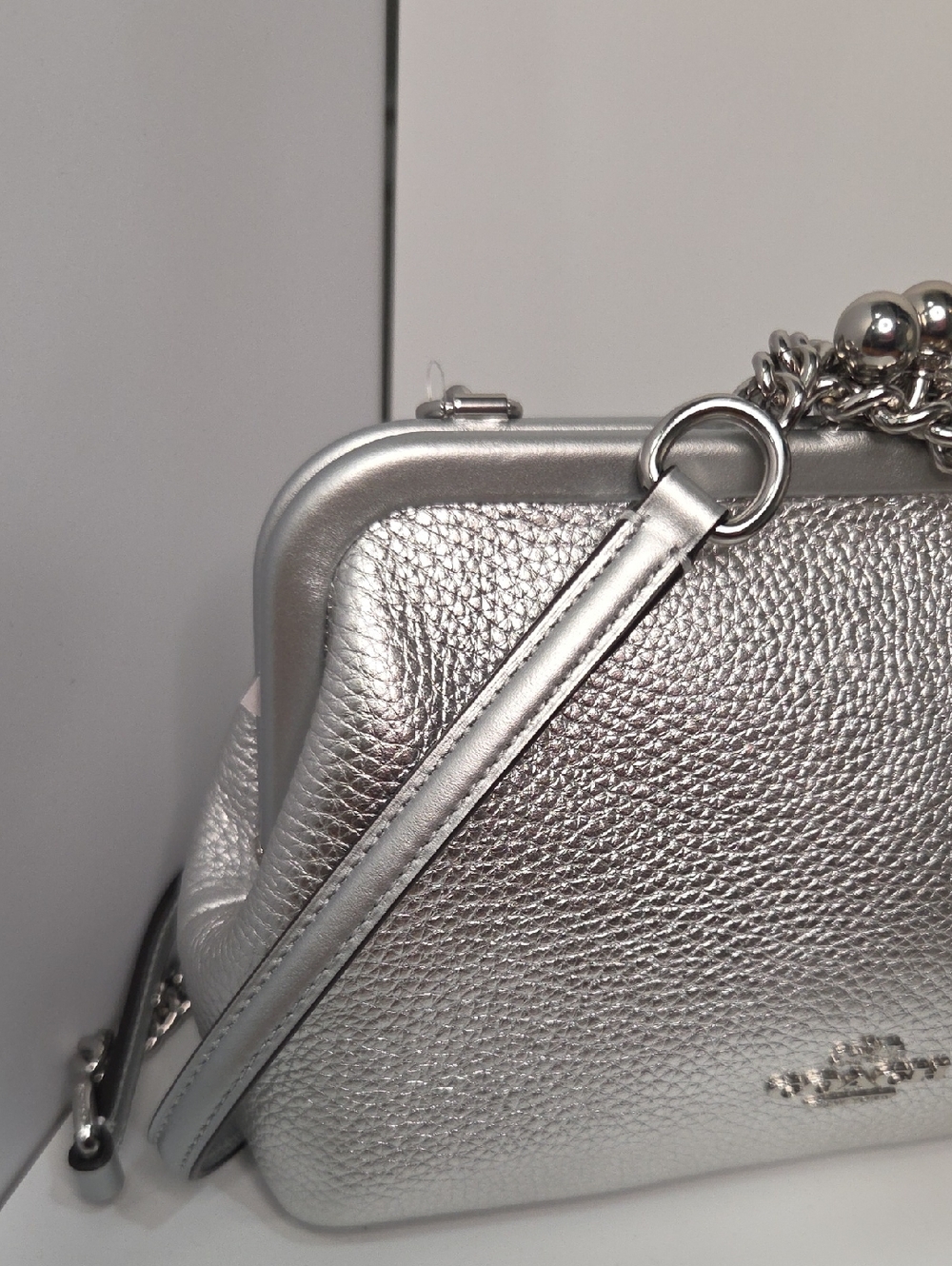 🩶▪️Coach▪️ ‼️Rare Sold Out‼️Metallic Nora  Silver Kisslock Wristlet Crossbody - Picture 8 of 11